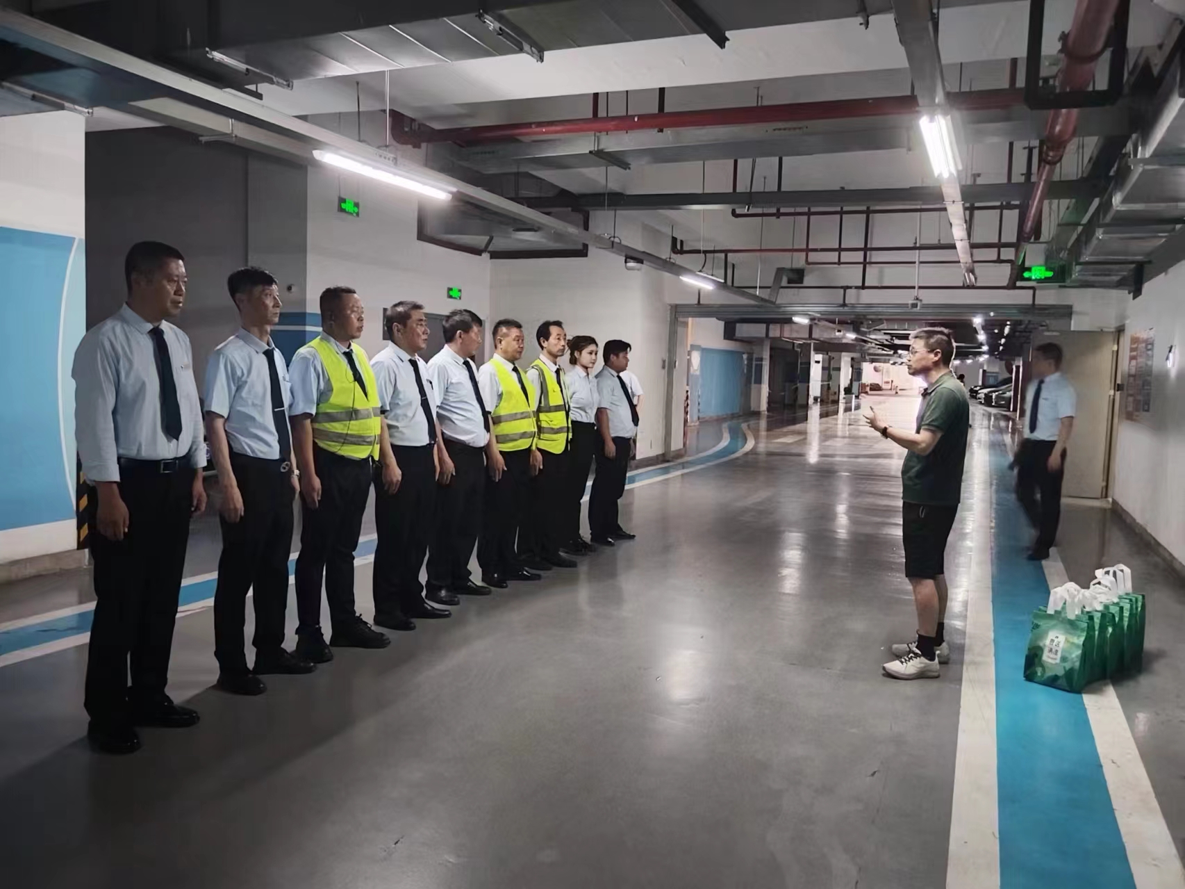贸易港保安.jpg